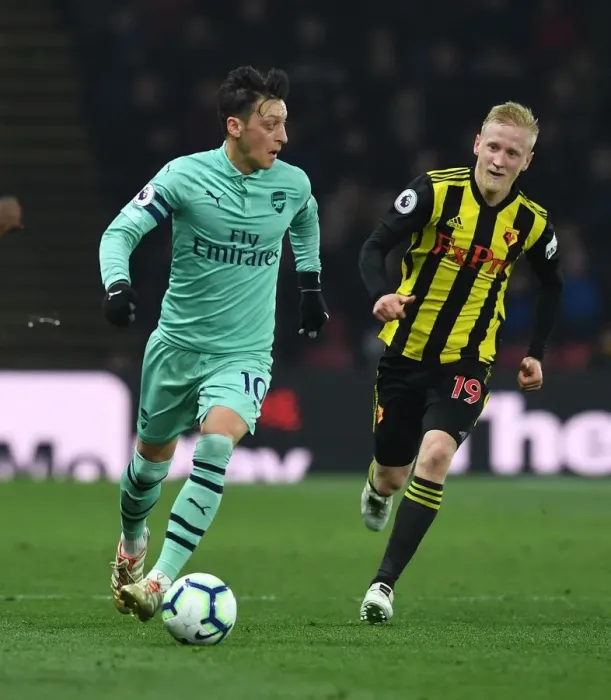 Framed Print : Mesut Ozil Breaks Past Will Hughes: Watford vs Arsenal, Premier League 2018-19 Framed Print : Mesut Ozil Breaks Past Will Hughes: Watford vs Arsenal, Premier League 2018-19
