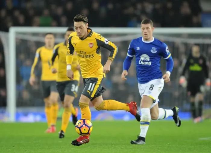 Framed Print : Mesut Ozil Breaks Past Ross Barkley: Everton vs Arsenal, Premier League 2016-17 Framed Print : Mesut Ozil Breaks Past Ross Barkley: Everton vs Arsenal, Premier League 2016-17