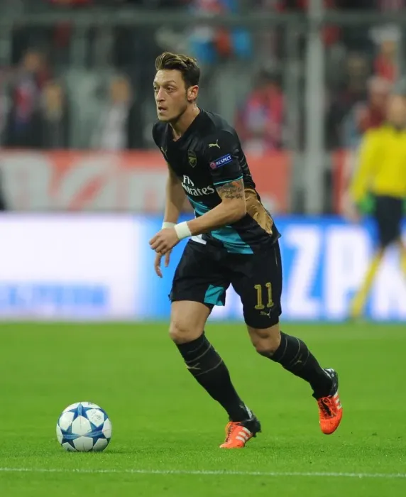 Framed Print : Mesut Ozil: Clash at the Allianz Arena - Bayern Munich vs Arsenal, UEFA Champions League (2015)