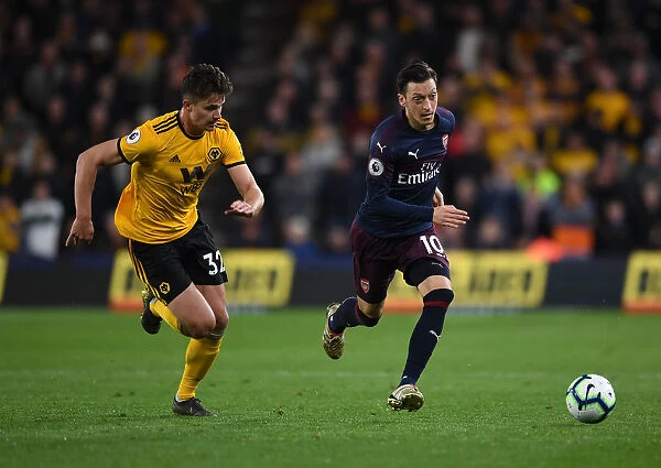 Mesut Ozil Clashes with Leander Dendoncker: Wolverhampton Wanderers vs. Arsenal FC, Premier League 2018-19