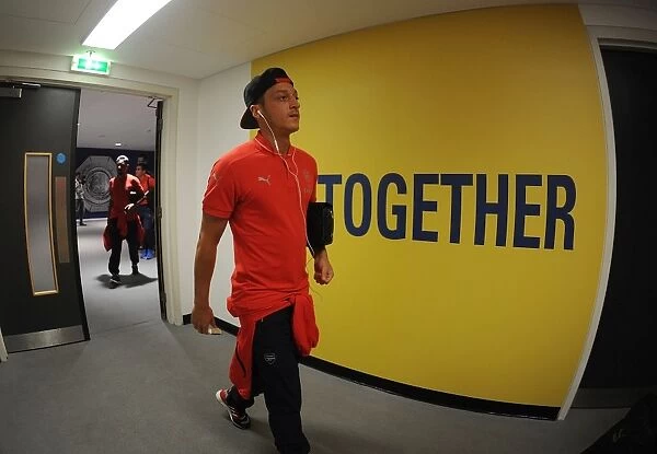 Mesut Ozil Enters Arsenal Changing Room Before Arsenal vs. Chelsea (FA Community Shield 2015-16)