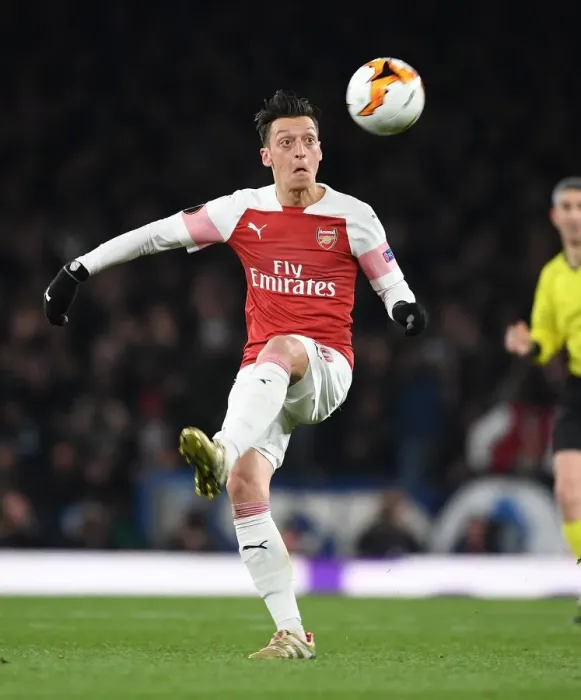 Framed Print : Mesut Ozil in Europa League Action: Arsenal vs. S.S.C. Napoli (2018-19)