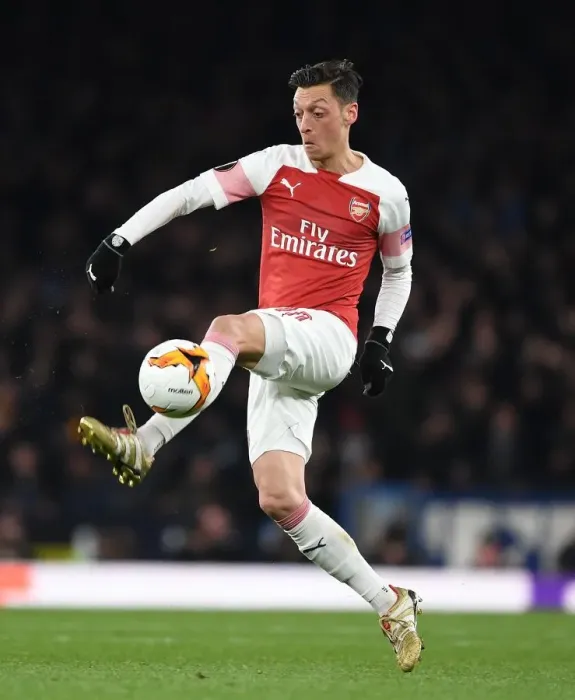 Framed Print : Mesut Ozil in Europa League Action: Arsenal vs. S.S.C. Napoli (2018-19)