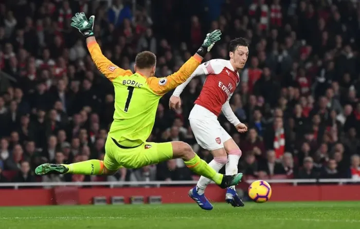 Framed Print : Mesut Ozil Evades Boruc: Arsenal vs Bournemouth, Premier League 2018-19