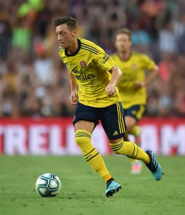 Framed Print : Mesut Ozil at FC Barcelona: Arsenal vs. Barcelona (2019)