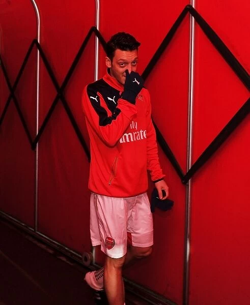 Mesut Ozil Gears Up: Arsenal vs. Newcastle United (Premier League, 2015-16)