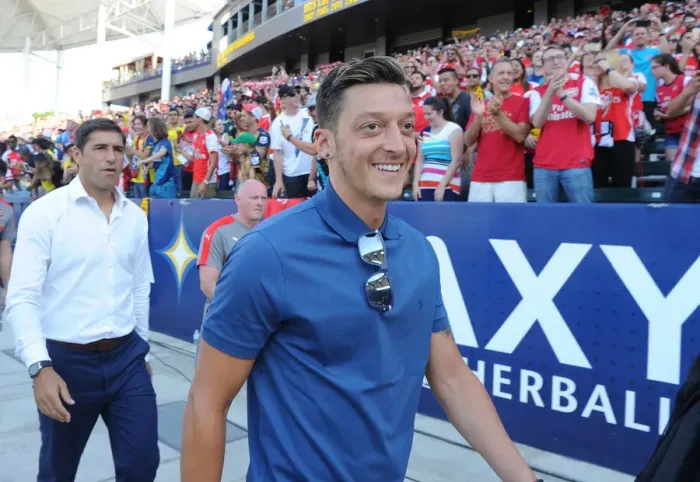 Framed Print : Mesut Ozil Gears Up: Arsenal vs Chivas Pre-Season Clash in Carson, California (2016-17) Framed Print : Mesut Ozil Gears Up: Arsenal vs Chivas Pre-Season Clash in Carson, California (2016-17)