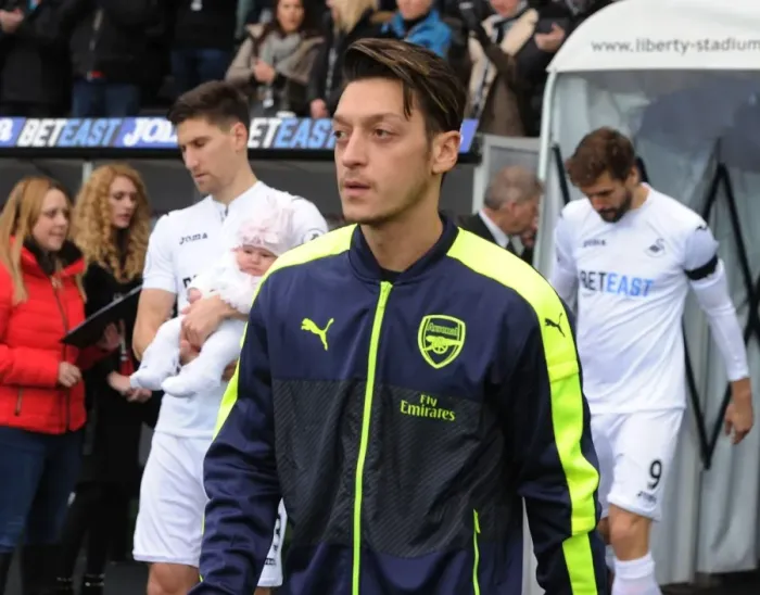 Framed Print : Mesut Ozil Gears Up: Swansea City vs Arsenal, Premier League 2016-17 Framed Print : Mesut Ozil Gears Up: Swansea City vs Arsenal, Premier League 2016-17
