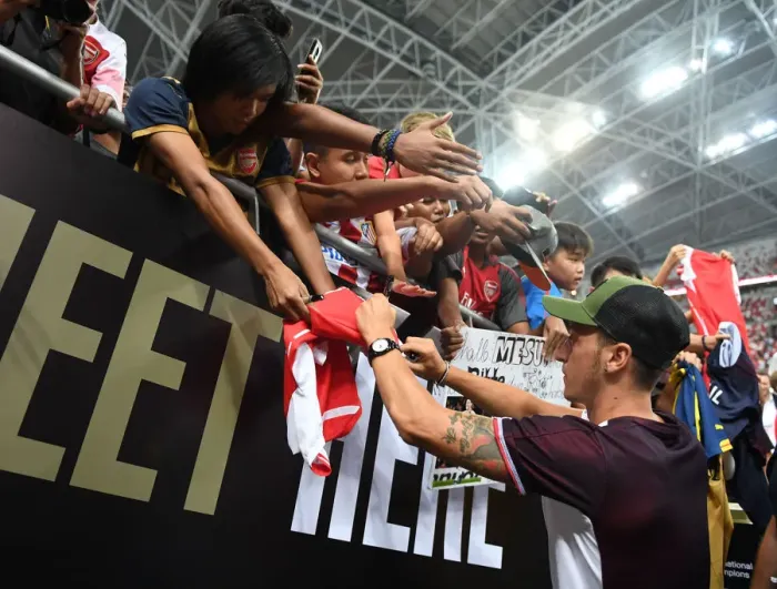 Framed Print : Mesut Ozil Greets Adoring Arsenal Fans After Arsenal v Atletico Madrid Match, 2018-19