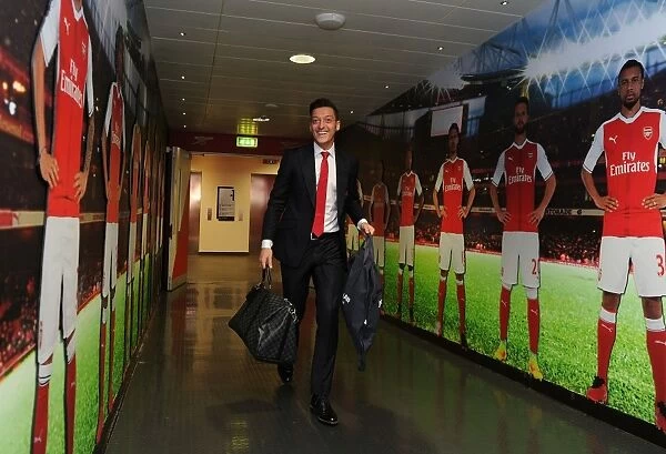 Mesut Ozil Heads to the Chchanging Room: Arsenal v Swansea City, Premier League 2016-17