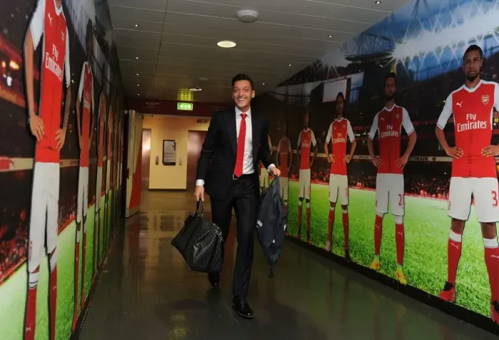 Framed Print : Mesut Ozil Heads to the Chchanging Room: Arsenal v Swansea City, Premier League 2016-17 Framed Print : Mesut Ozil Heads to the Chchanging Room: Arsenal v Swansea City, Premier League 2016-17