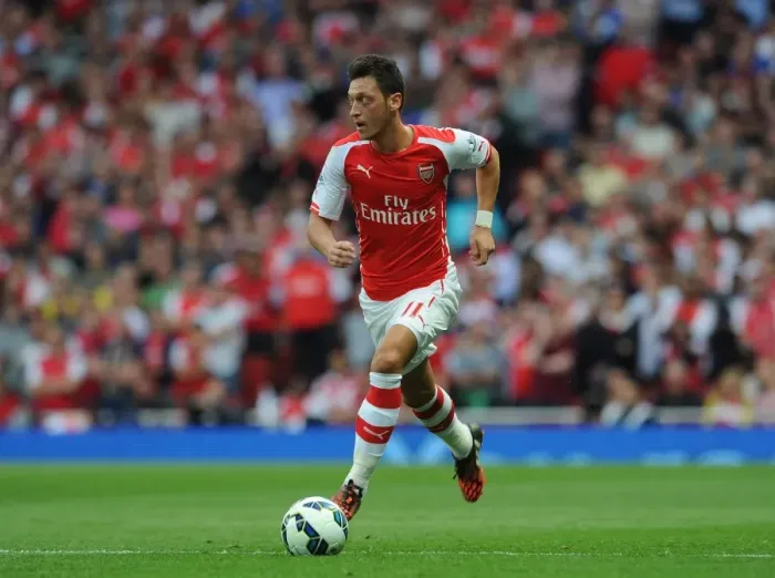 Framed Print : Mesut Ozil: In the Heart of the Arsenal vs. Tottenham Rivalry - Premier League 2014-15 Framed Print : Mesut Ozil: In the Heart of the Arsenal vs. Tottenham Rivalry - Premier League 2014-15