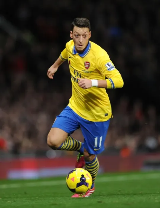 Framed Print : Mesut Ozil: Manchester United vs. Arsenal, Premier League Showdown (2013-14)