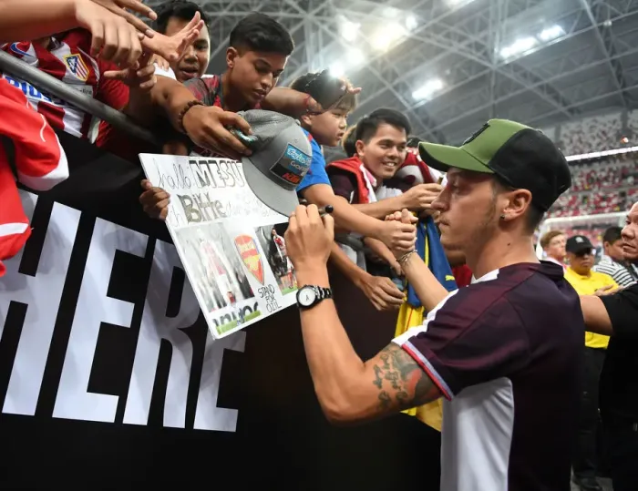 Framed Print : Mesut Ozil Meets Arsenal Fans in Singapore After Arsenal vs Atletico Madrid Match, 2018 Framed Print : Mesut Ozil Meets Arsenal Fans in Singapore After Arsenal vs Atletico Madrid Match, 2018