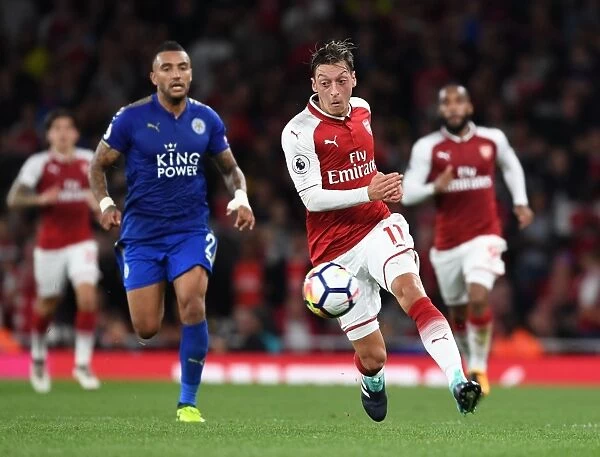 Mesut Ozil Outmaneuvers Danny Simpson: Arsenal vs Leicester City, Premier League 2017-18