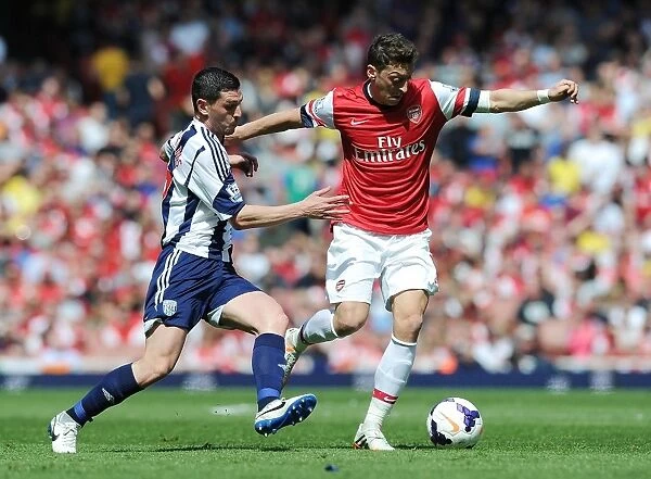 Mesut Ozil Outmaneuvers Graham Dorrans: Arsenal vs West Bromwich Albion, Premier League 2013-14