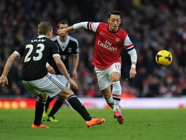 Mesut Ozil Outmaneuvers Luke Shaw: Arsenal vs Southampton, Premier League 2013-14