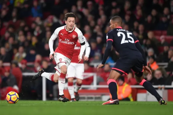 Framed Print : Mesut Ozil Outmaneuvers Mathias Jogensen: Arsenal vs. Huddersfield Town, Premier League 2017-18 Framed Print : Mesut Ozil Outmaneuvers Mathias Jogensen: Arsenal vs. Huddersfield Town, Premier League 2017-18