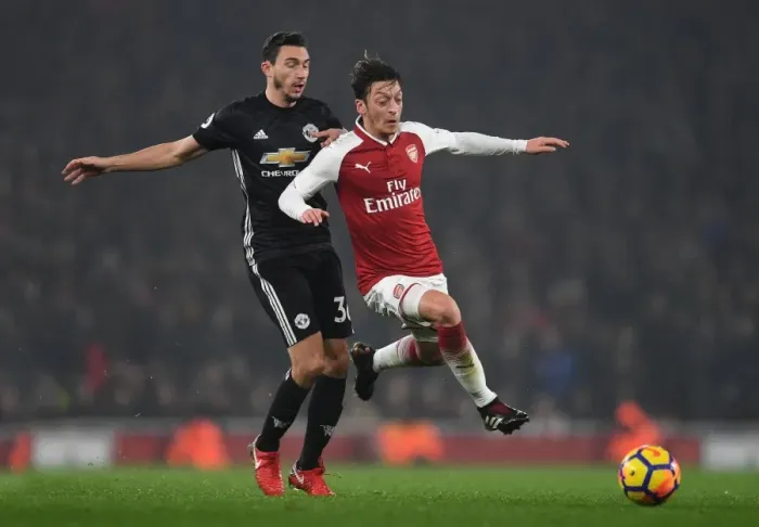 Framed Print : Mesut Ozil Outmaneuvers Matteo Darmian: Arsenal vs Manchester United, Premier League 2017-18 Framed Print : Mesut Ozil Outmaneuvers Matteo Darmian: Arsenal vs Manchester United, Premier League 2017-18