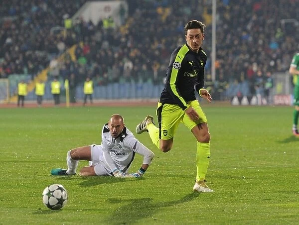 Mesut Ozil Outmaneuvers Milan Borjan in Arsenal's UEFA Champions League Clash against Ludogorets