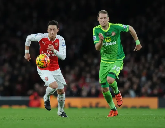 Framed Print : Mesut Ozil Outmaneuvers Ola Toivonen: Arsenal vs. Sunderland, Premier League 2015-16 Framed Print : Mesut Ozil Outmaneuvers Ola Toivonen: Arsenal vs. Sunderland, Premier League 2015-16