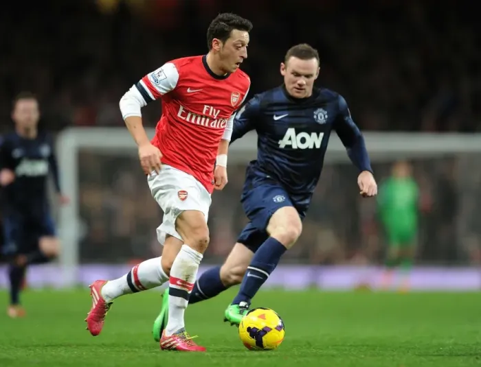 Framed Print : Mesut Ozil Outmaneuvers Wayne Rooney: Arsenal vs Manchester United, Premier League 2013-14