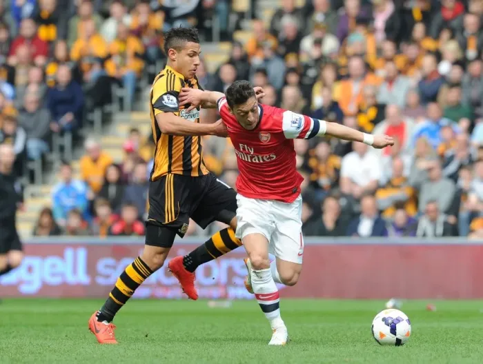 Framed Print : Mesut Ozil Outpaces Jake Livermore: Arsenal's Midfield Maestro Outruns Hull City Defender in Premier League Thriller, 2013 / 14