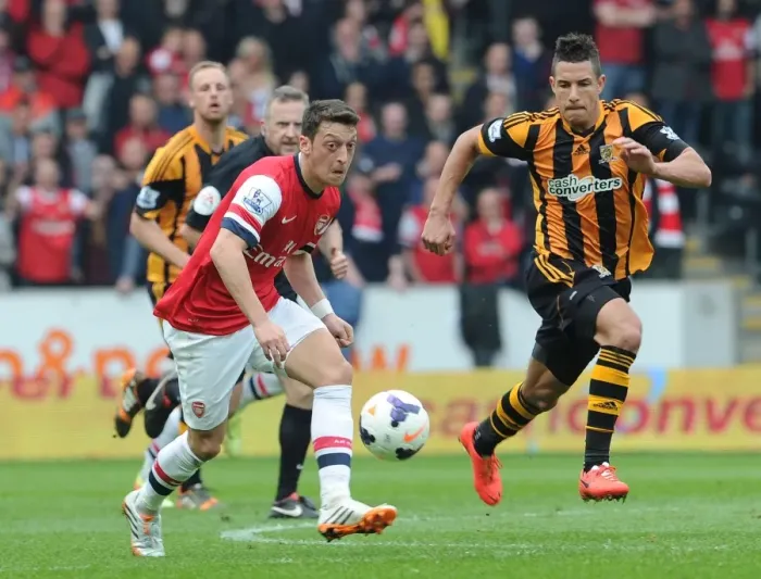 Framed Print : Mesut Ozil Outpaces Jake Livermore: Arsenal's Agile Midfielder Outruns Hull City Defender