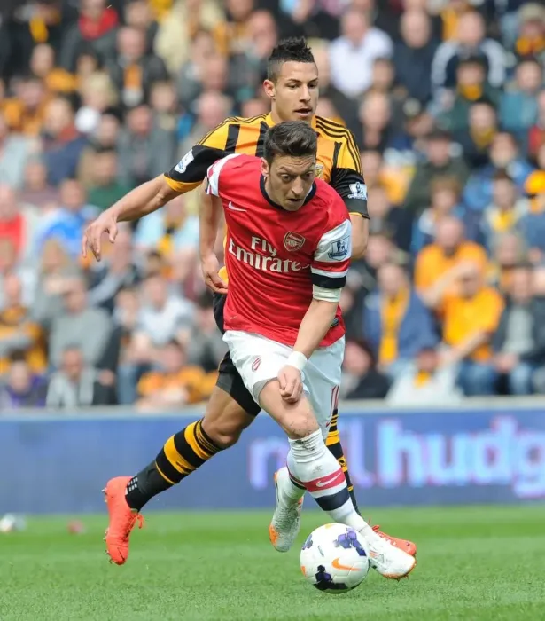 Framed Print : Mesut Ozil Outpaces Jake Livermore: Arsenal's Midfield Maestro Outruns Hull City Defender, Premier League 2013 / 14 Framed Print : Mesut Ozil Outpaces Jake Livermore: Arsenal's Midfield Maestro Outruns Hull City Defender, Premier League 2013 / 14