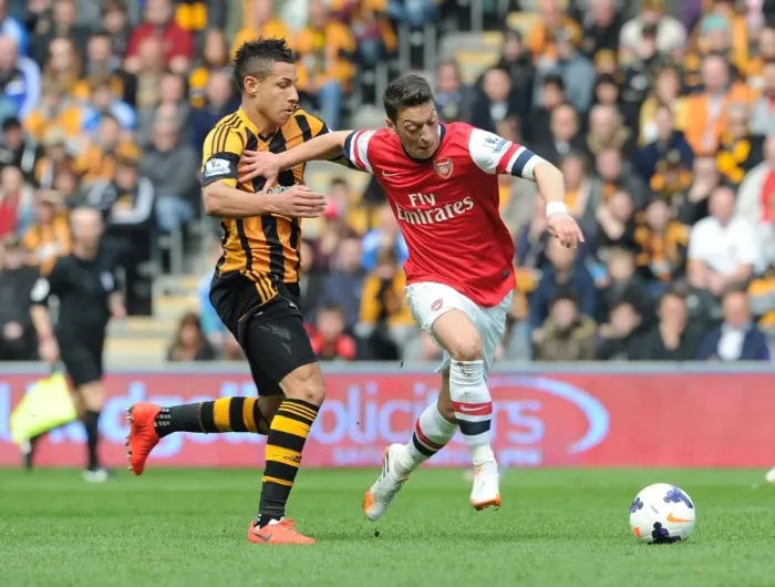 Framed Print : Mesut Ozil Outpaces Jake Livermore: Hull City vs Arsenal, Premier League 2013 / 14 Framed Print : Mesut Ozil Outpaces Jake Livermore: Hull City vs Arsenal, Premier League 2013 / 14