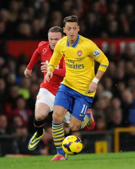 Framed Print : Mesut Ozil Outruns Wayne Rooney: Manchester United vs. Arsenal, Premier League 2013-14