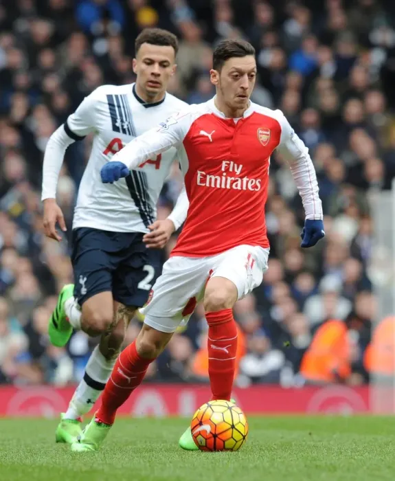 Framed Print : Mesut Ozil Outsmarts Dele Alli: Arsenal's Masterclass at Tottenham, Premier League 2015-16 Framed Print : Mesut Ozil Outsmarts Dele Alli: Arsenal's Masterclass at Tottenham, Premier League 2015-16