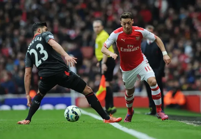 Framed Print : Mesut Ozil Outsmarts Emre Can: Arsenal vs. Liverpool, Premier League 2014-15 Framed Print : Mesut Ozil Outsmarts Emre Can: Arsenal vs. Liverpool, Premier League 2014-15