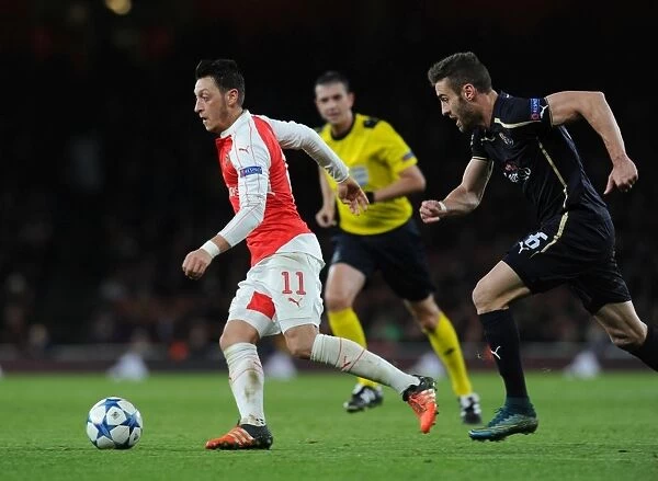 Mesut Ozil Outsmarts Ivo Pinto: Arsenal's Champions League Triumph over Dinamo Zagreb (2015-16)