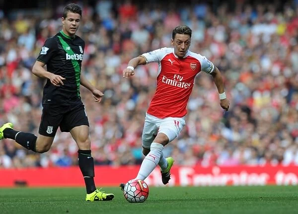 Mesut Ozil Outsmarts Marco Van Ginkel: Arsenal vs Stoke, 2015-16 Premier League