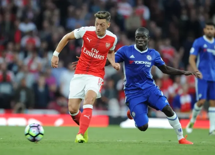 Framed Print : Mesut Ozil Outsmarts N'Golo Kante: Arsenal vs Chelsea, Premier League 2016-17 Framed Print : Mesut Ozil Outsmarts N'Golo Kante: Arsenal vs Chelsea, Premier League 2016-17