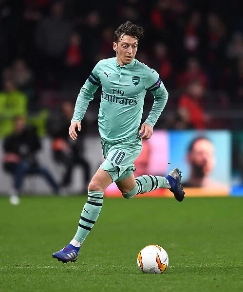 Mesut Ozil Plays for Arsenal Against Stade Rennais in UEFA Europa League (2018-19)