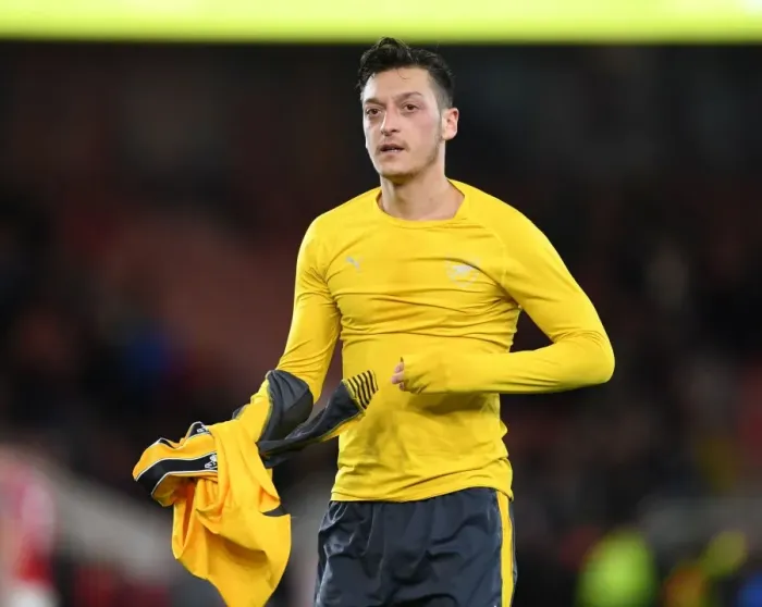 Framed Print : Mesut Ozil - Post-Match Moment at Middlesbrough vs Arsenal (2016-17)
