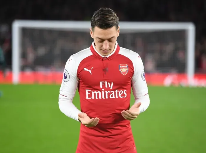 Framed Print : Mesut Ozil in Prayer: Arsenal vs. Liverpool, Premier League 2017-18 Framed Print : Mesut Ozil in Prayer: Arsenal vs. Liverpool, Premier League 2017-18