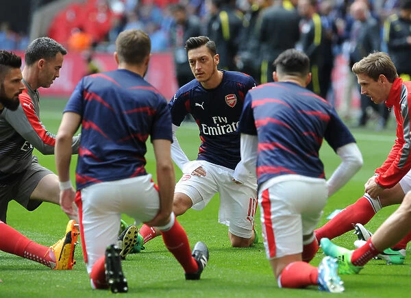 Mesut Ozil Prepares for Arsenal vs Manchester City FA Cup Semi-Final Showdown