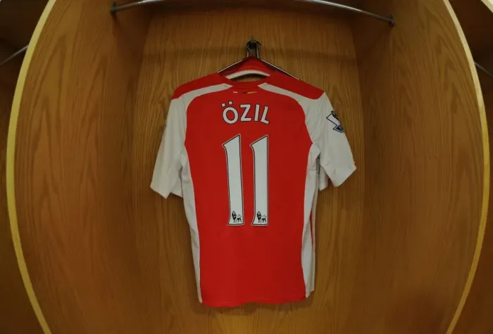 Framed Print : Mesut Ozil: Preparing for Battle - Arsenal v Tottenham Hotspur, Premier League 2014-15