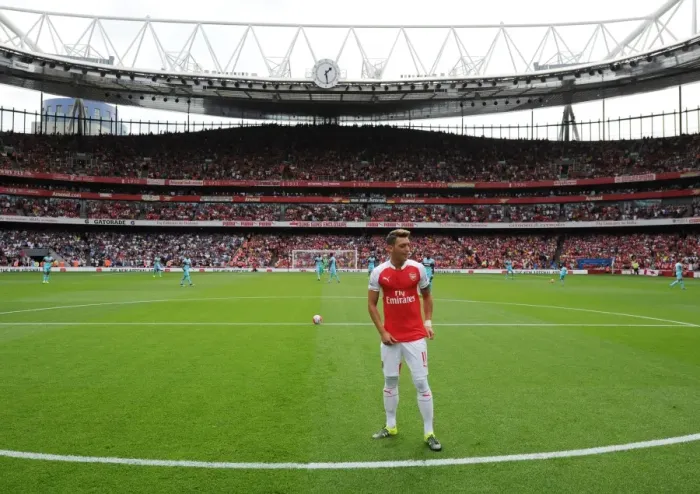 Framed Print : Mesut Ozil Readies for Battle: Arsenal vs West Ham United (2015-16)