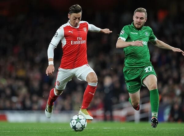 Mesut Ozil Scores Arsenal's Fourth Goal in Champions League Match Against Ludogorets (2016-17)