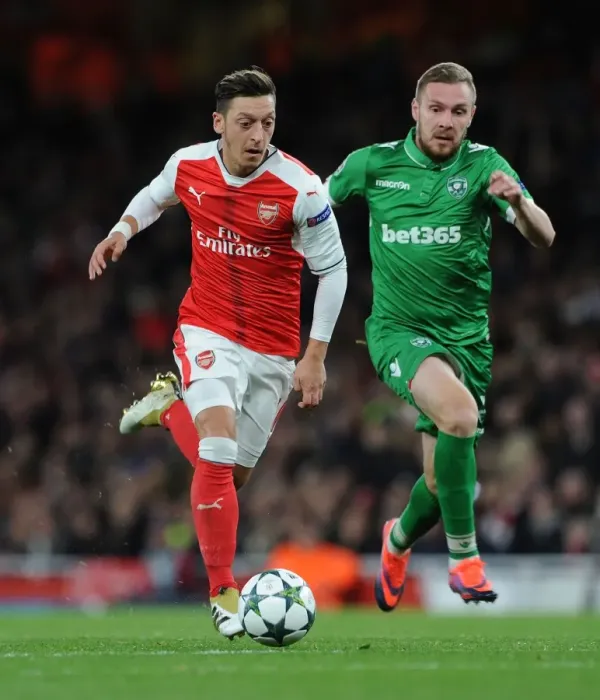 Framed Print : Mesut Ozil Scores Arsenal's Fourth Goal Against Ludogorets in 2016-17 UEFA Champions League