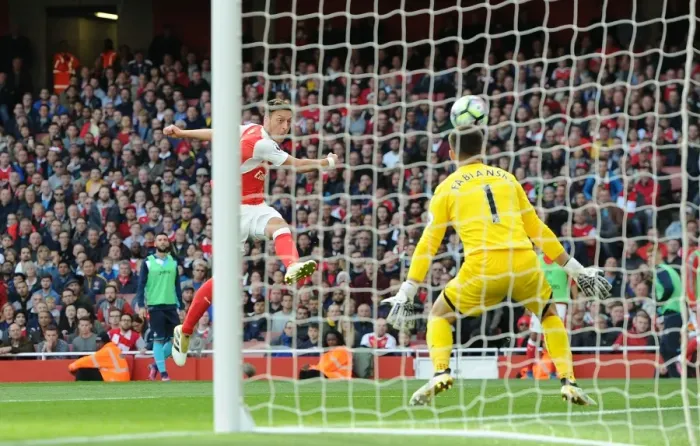Framed Print : Mesut Ozil Scores Arsenal's Third Goal Against Swansea City (2016-17) Framed Print : Mesut Ozil Scores Arsenal's Third Goal Against Swansea City (2016-17)