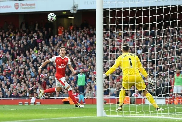 Mesut Ozil Scores Arsenal's Third Goal vs Swansea City (2016-17)