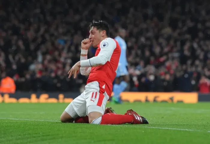 Framed Print : Mesut Ozil Scores Arsenal's Second Goal vs Stoke City (2016-17)