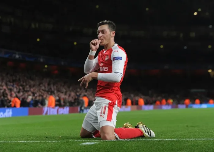 Framed Print : Mesut Ozil Scores Brace: Arsenal Crushes Ludogorets 5-0 (Champions League 2016-17) Framed Print : Mesut Ozil Scores Brace: Arsenal Crushes Ludogorets 5-0 (Champions League 2016-17)