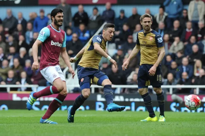 Framed Print : Mesut Ozil Scores the Dramatic Winner: West Ham United vs. Arsenal, Premier League 2015-16