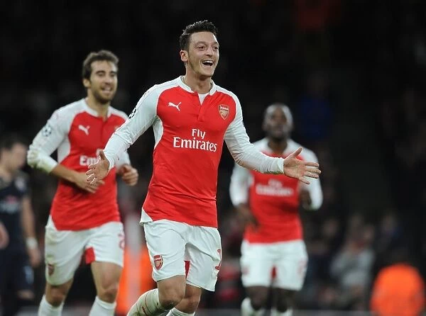 Mesut Ozil Scores First Arsenal Goal: Arsenal FC vs Dinamo Zagreb, 2015 UEFA Champions League